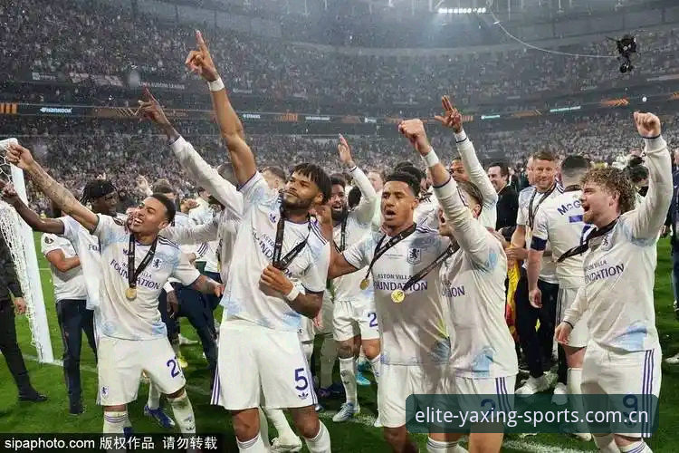 欧联杯决赛3-0完胜 vs 30年冠军荒终结：维拉与埃梅里的统治力全面对比